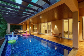 Inara by StayVista - Amidst lush greenery with Outdoor swimming pool & Indoor games